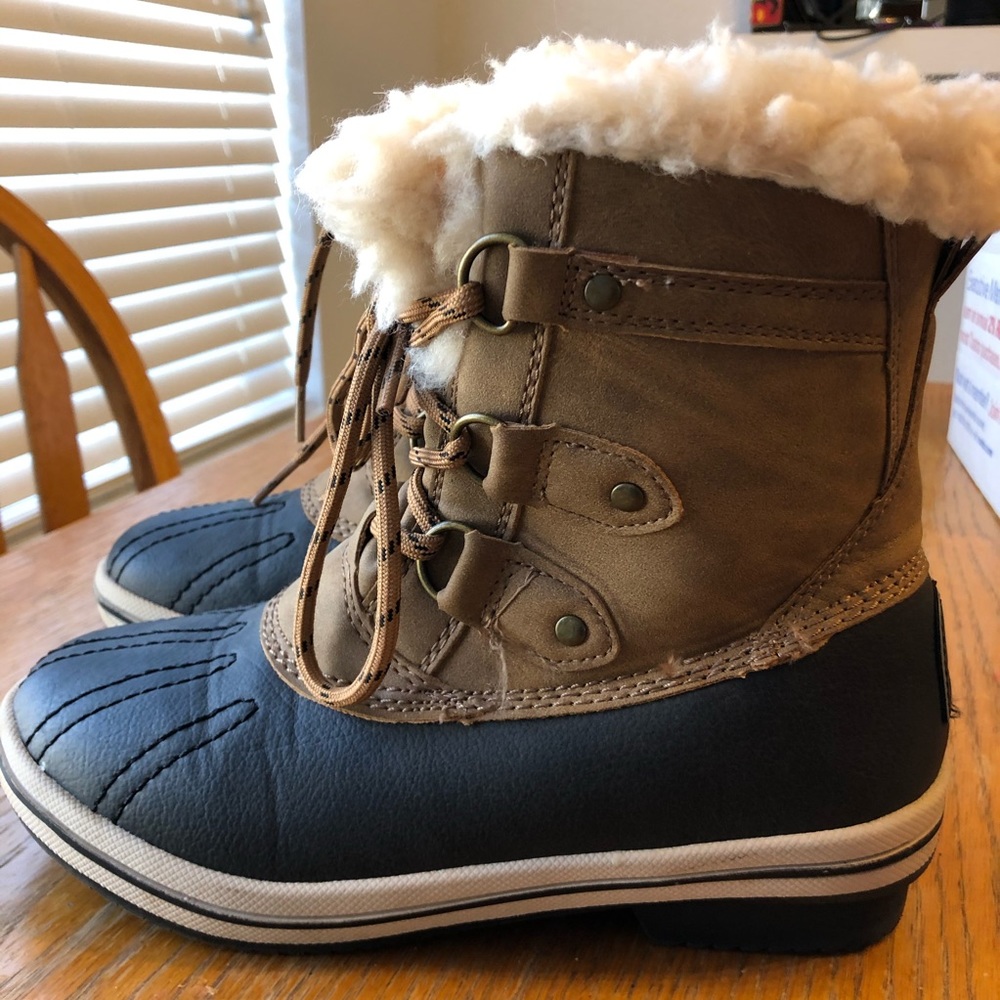 Paws winter boots wool blend  lining
